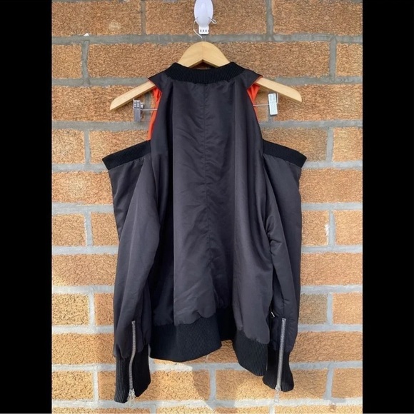 DANIEL PATRICK los angeles Cold Shoulder
Bomber Large - Picture 10 of 16